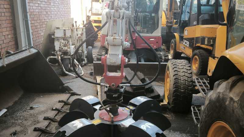 OmecoHub - TAKEUCHI TB335R